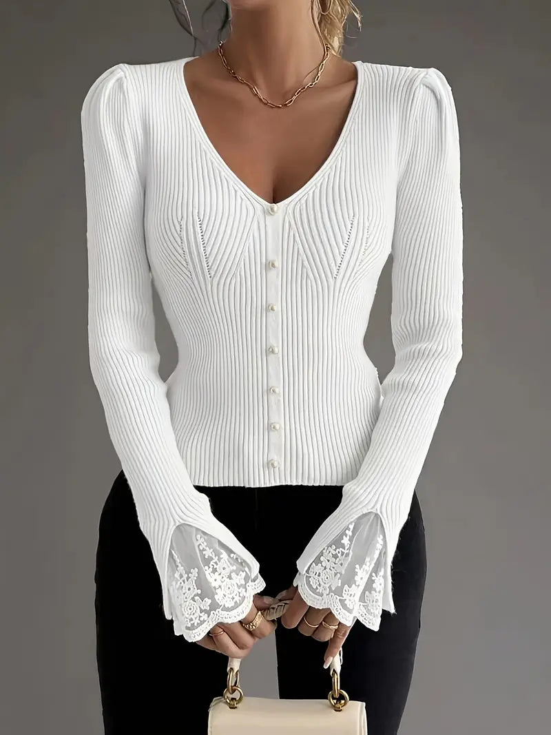 Livia - Rippstrickpullover mit V-Ausschnitt und Spitzenärmeln