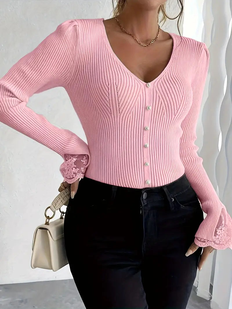 Livia - Rippstrickpullover mit V-Ausschnitt und Spitzenärmeln