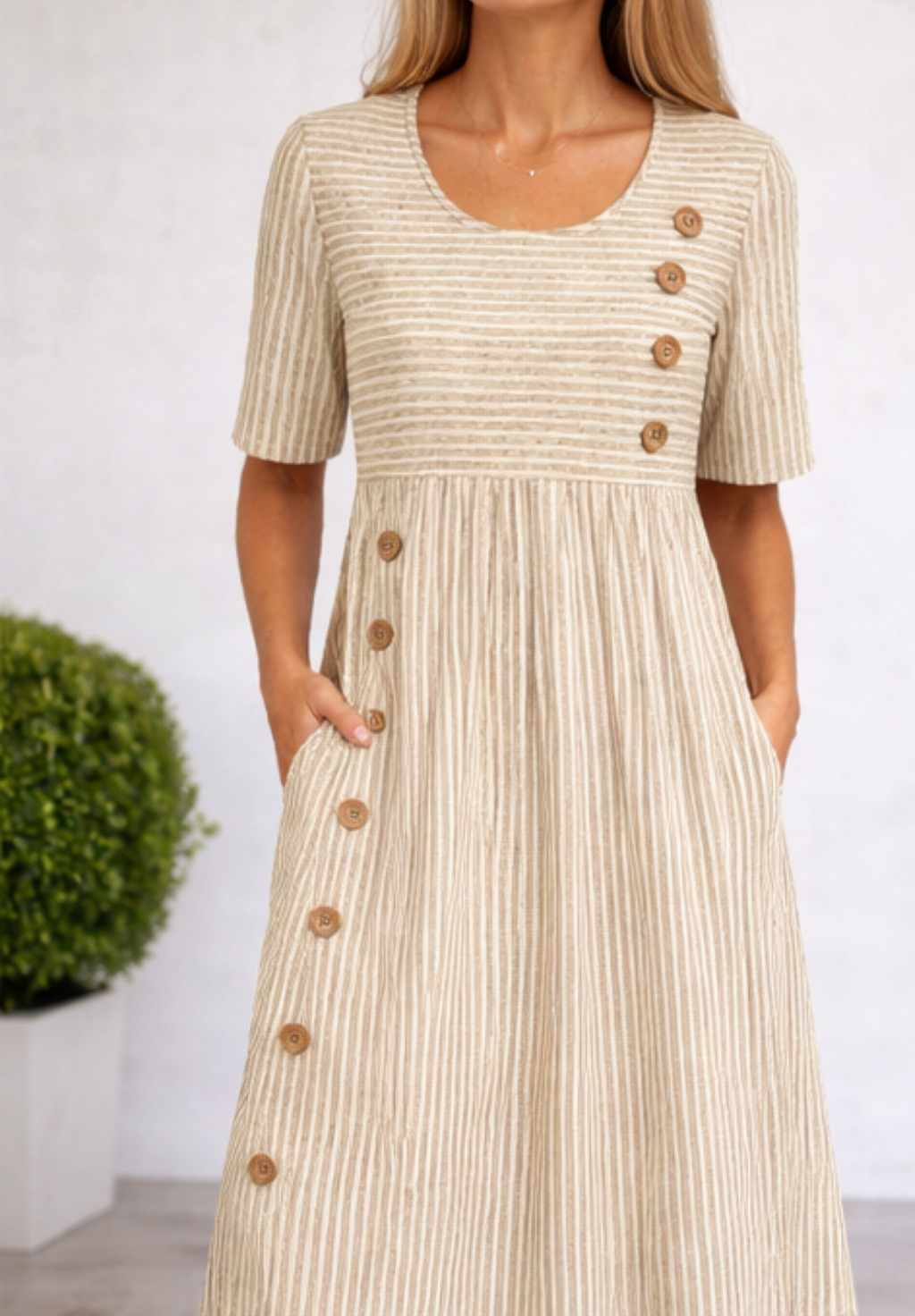 Gestreiftes Kleid mit Knopfdetails