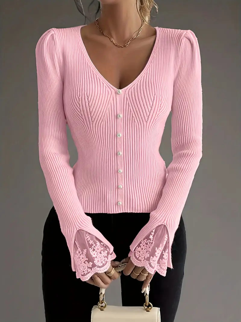 Livia - Rippstrickpullover mit V-Ausschnitt und Spitzenärmeln