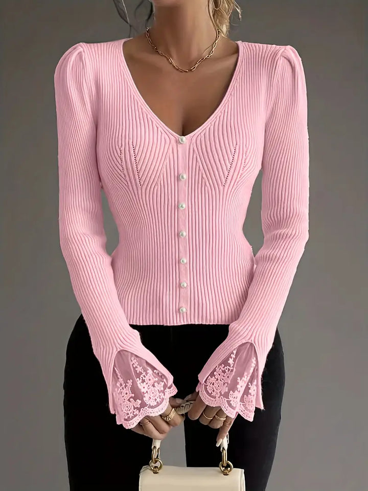 Livia - Rippstrickpullover mit V-Ausschnitt und Spitzenärmeln