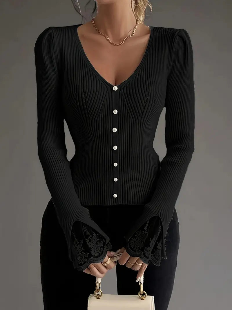 Livia - Rippstrickpullover mit V-Ausschnitt und Spitzenärmeln