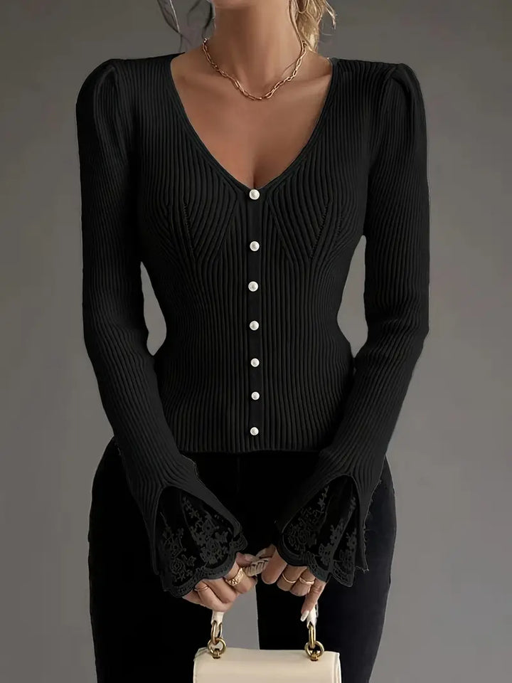 Livia - Rippstrickpullover mit V-Ausschnitt und Spitzenärmeln