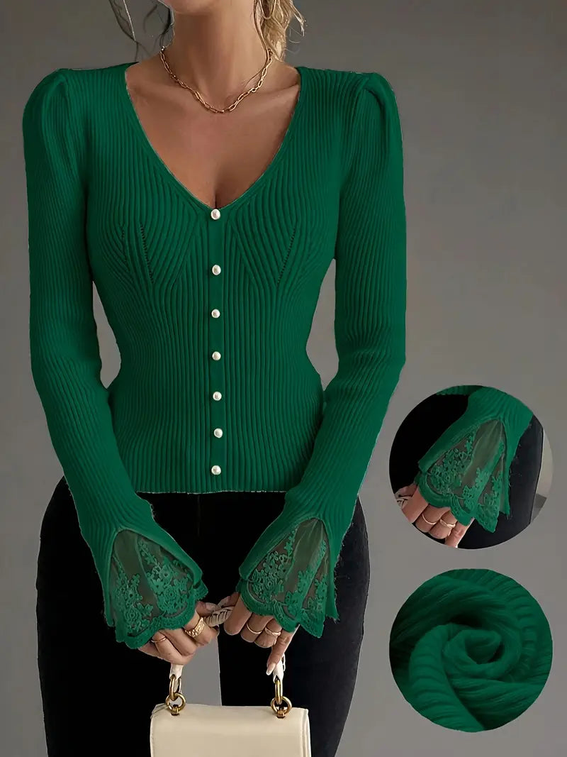 Livia - Rippstrickpullover mit V-Ausschnitt und Spitzenärmeln